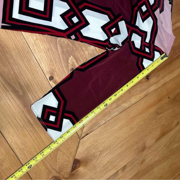Talbots 100% polyester Burgundy and Pink Geometric Blouse Size large - Picture 4 of 7
